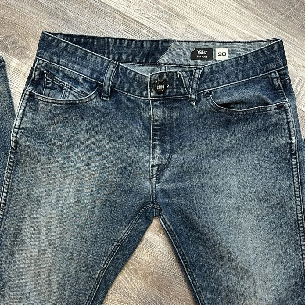 VOLCOM• vorta form• slim form• men’s size 30• indigo blue distressed (1532)